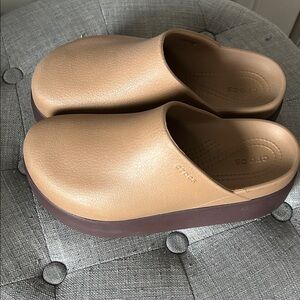 CROCS Two-Tone Platform Clog in Tan and Brown